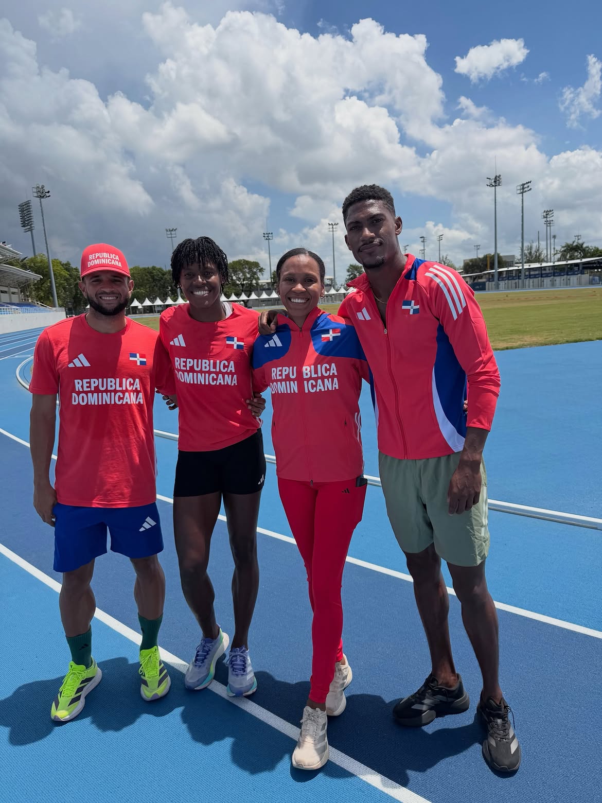 Repost • @marileidy paulino  Después de 4 años, tengo el honor de volver a representar a la Repú
