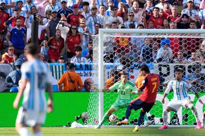 Ferrán Torres, de España, anota ante Argentina en la final de la Copa Mundial de la FIFA, el 19 de julio de 2026 en East Rutherford, Nueva Jersey.ap